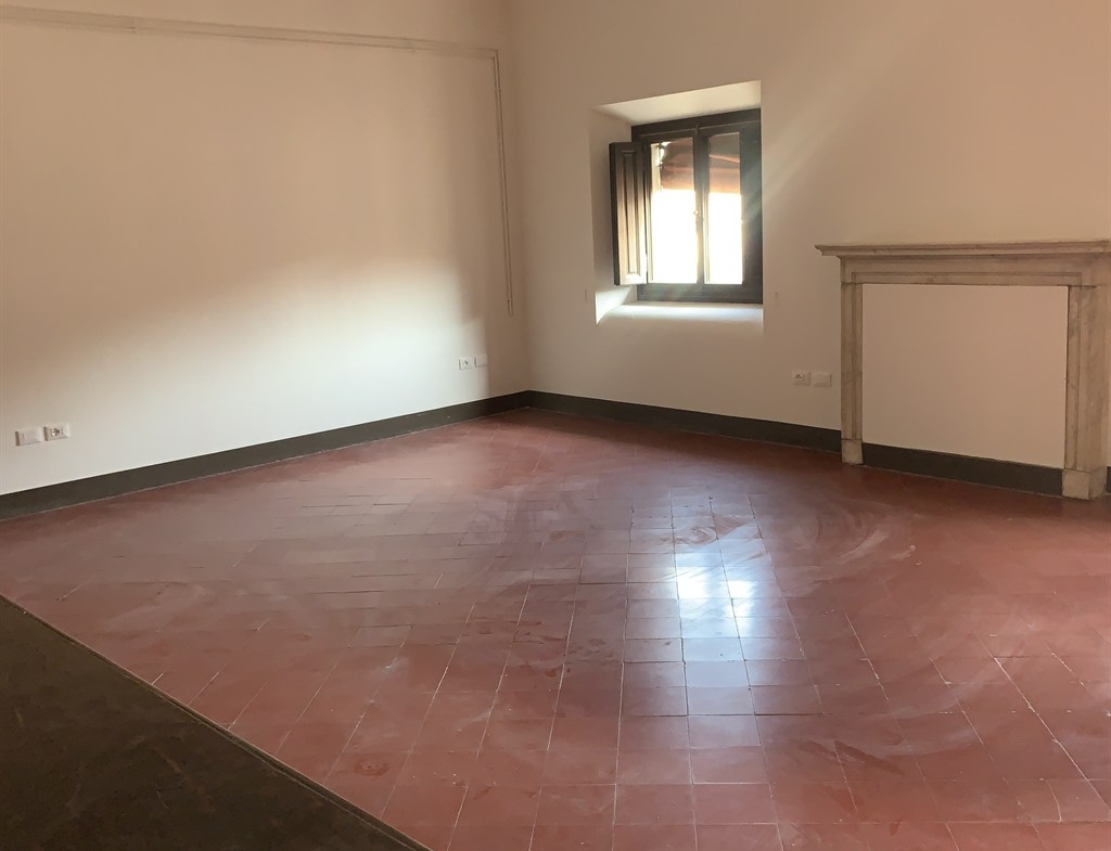 Rif. LG871  – RAVENNA CENTRO STORICO, AFFITTASI AMPIO UFFICIO