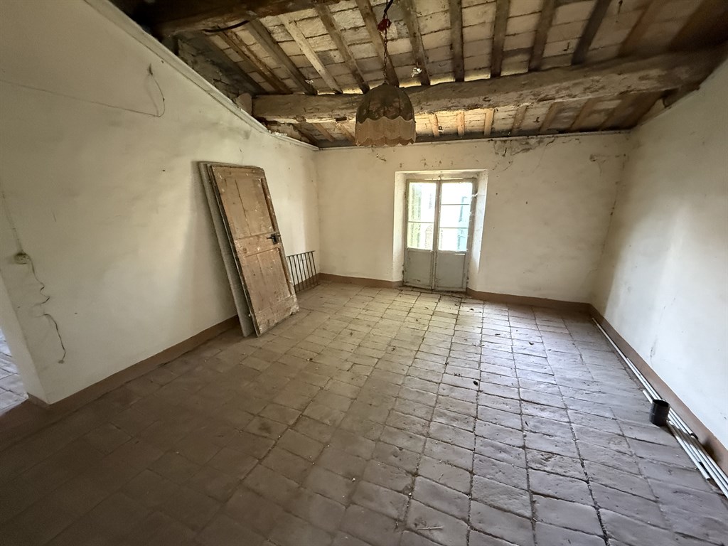 RONCALCECI, RUSTICO DA RISTRUTTURARE