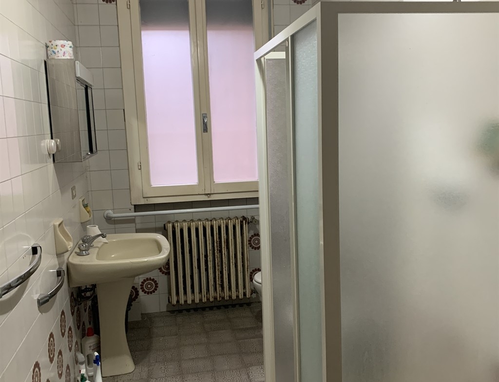 Rif. LG872  RUSSI(RA) vendesi ampia casa indipendente