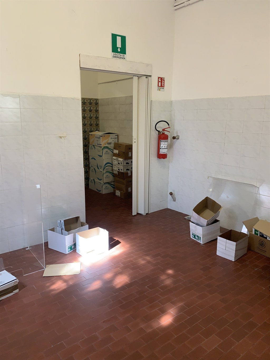 RIF.LG865/BIS    RAVENNA CENTRO STORICO VENDESI AMPIO LOCALE DA RISTRUTTURARE