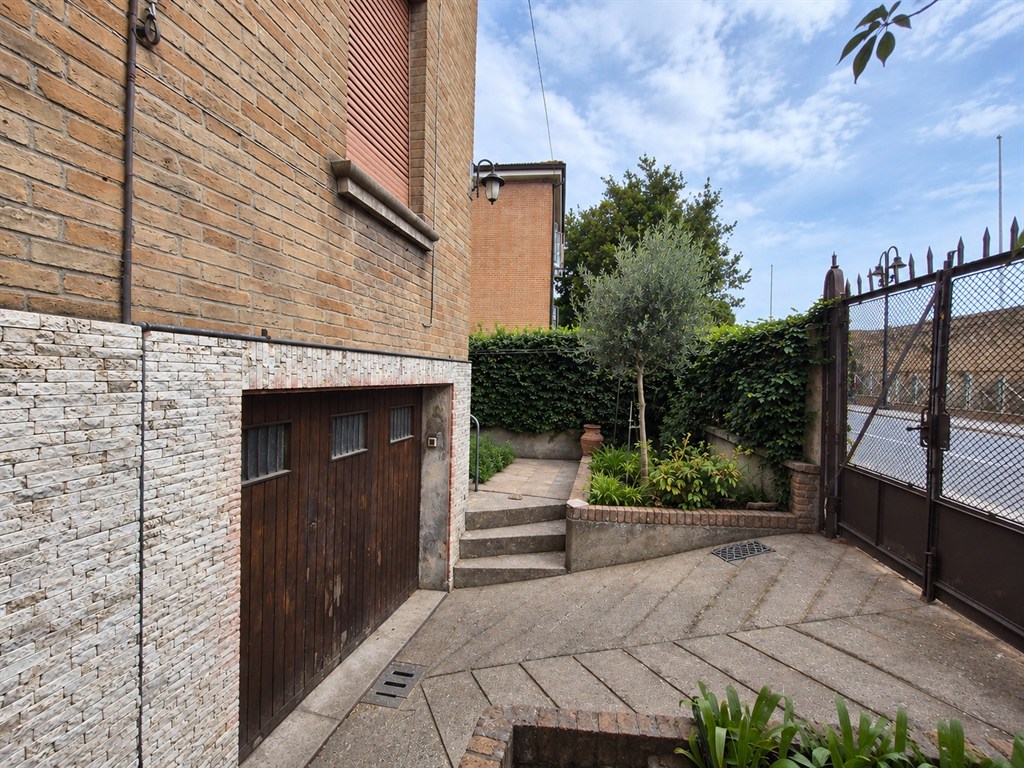 VILLA STORICA LIBERTY CON VISTA SULLA ROCCA BRANCALEONE