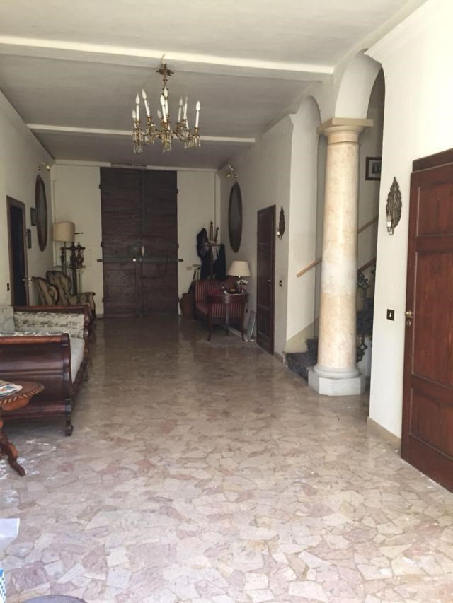 Rif. LG868  BAGNACAVALLO (RA) vendesi stabile di mq 650 da ristrutturare Ideale per impresa di costruzioni