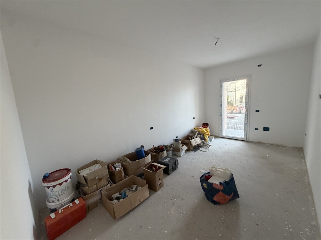 BILOCALE NUOVO CON PORTICO A LIDO D DANTE