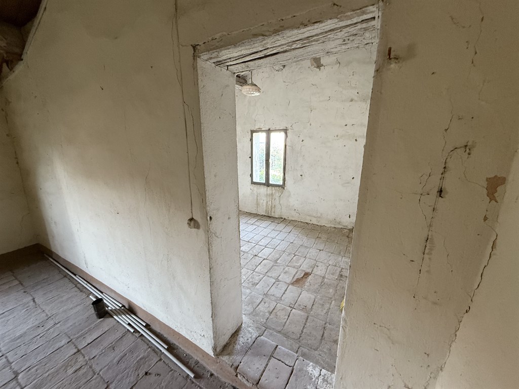 RONCALCECI, RUSTICO DA RISTRUTTURARE