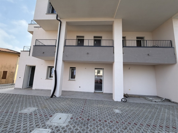 BILOCALE NUOVO CON PORTICO A LIDO D DANTE