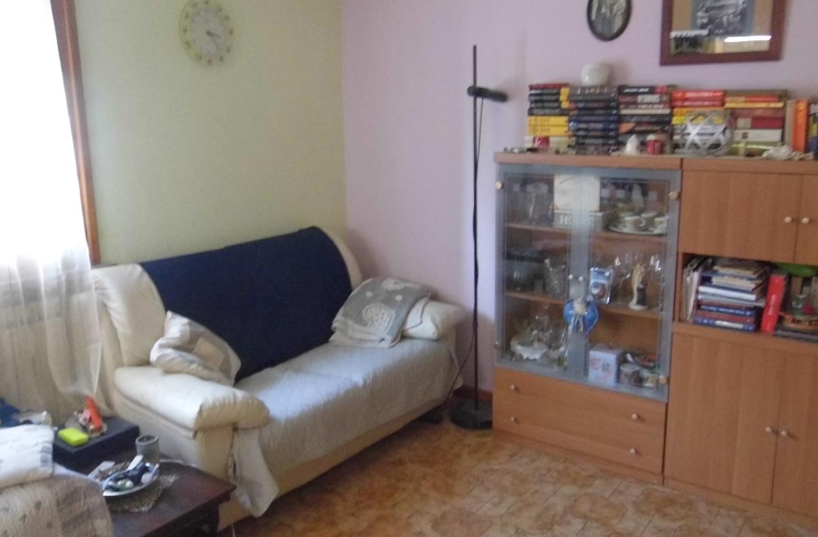 Russi (Ravenna) Capannone Artigianale con appartamenti e servizi