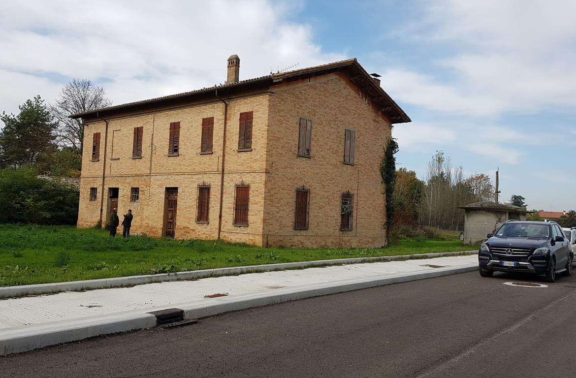 CASA INDIPENDENTE CON CAPANNONE