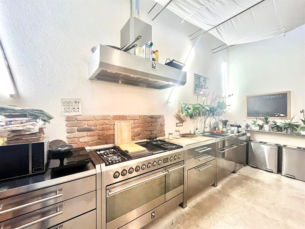 LOFT NEL CUORE DEL BORGO SAN BIAGIO, AMPIO E LUMINOSO