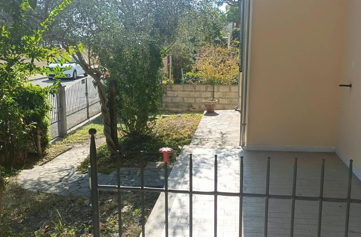 PORZIONE DI VILLETTA AD ANGOLO ZONA BORGO NUOVO/ ESP