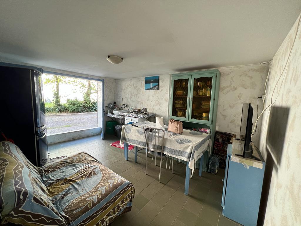 VENDESI APPARTAMENTO PIANO TERRA CON ALTEZZA 2,15m IN OTTIMA POSIZIONE A CASALBORSETTI