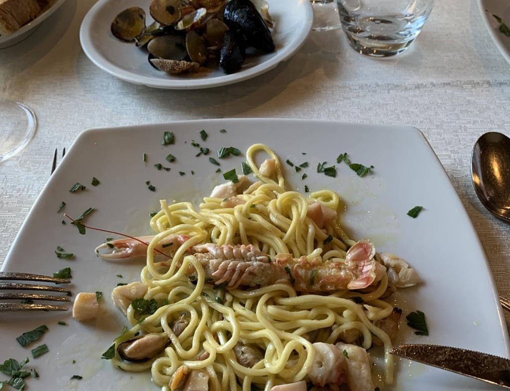 Ravenna, adiacenze centro storico, cedesi  avviatissima attività di Ristorante e Pizzeria – info in Ufficio su appuntamento.
