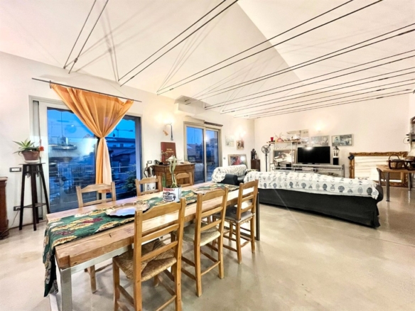 LOFT NEL CUORE DEL BORGO SAN BIAGIO, AMPIO E LUMINOSO