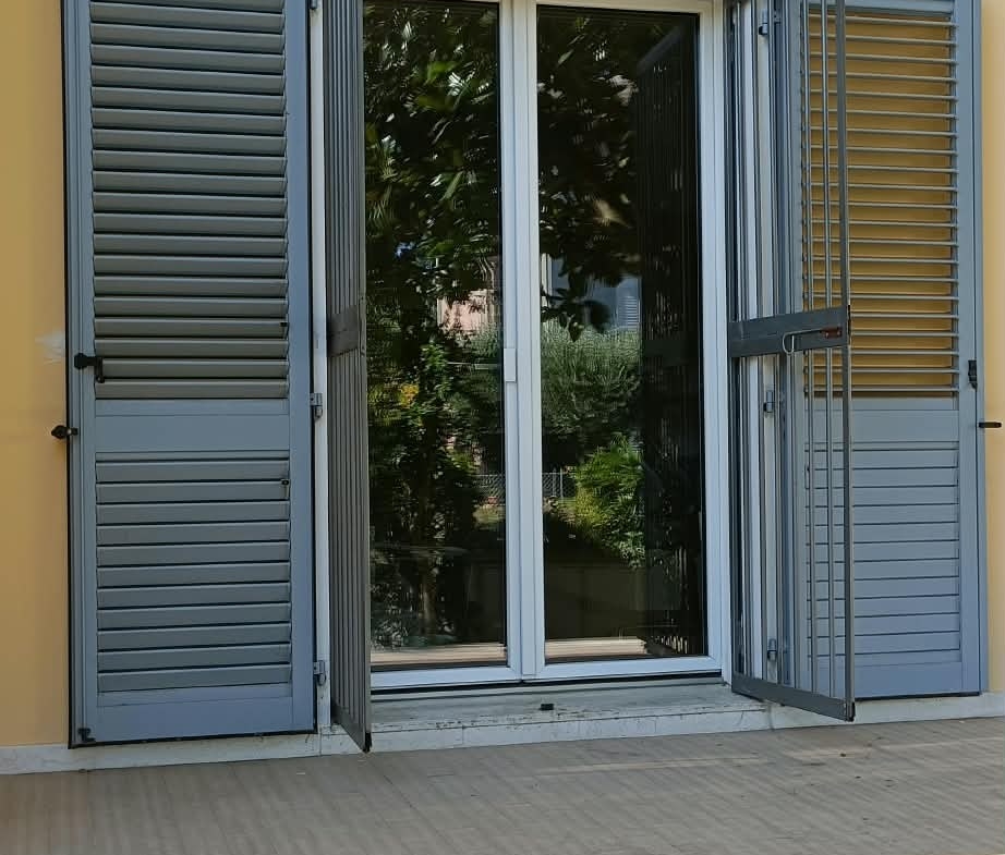 PORZIONE DI VILLETTA AD ANGOLO ZONA BORGO NUOVO/ ESP