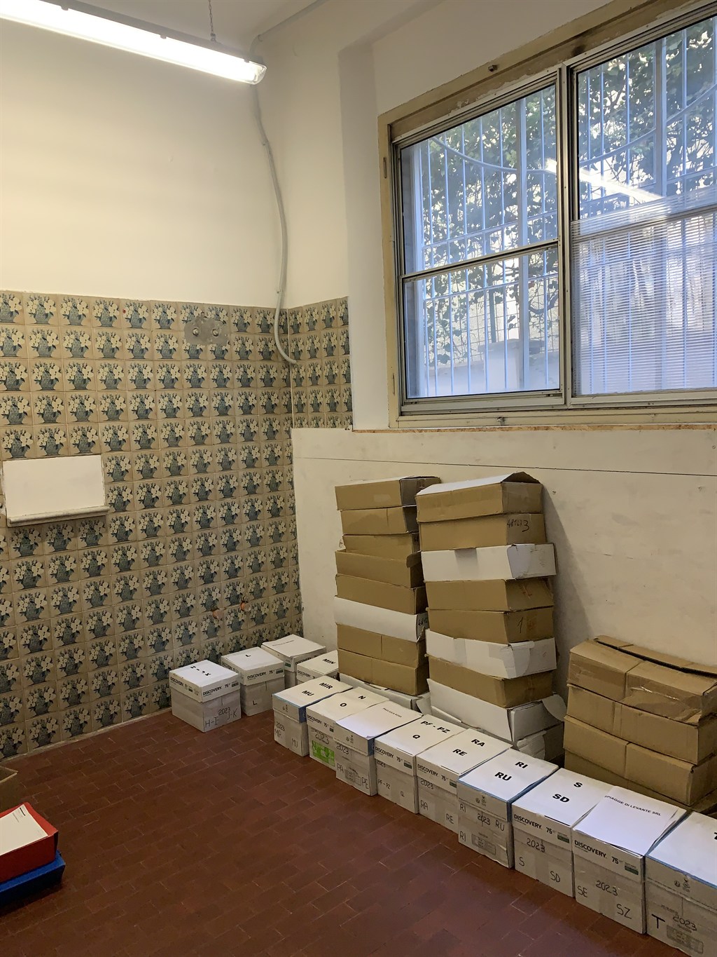 RIF.LG865/BIS    RAVENNA CENTRO STORICO VENDESI AMPIO LOCALE DA RISTRUTTURARE