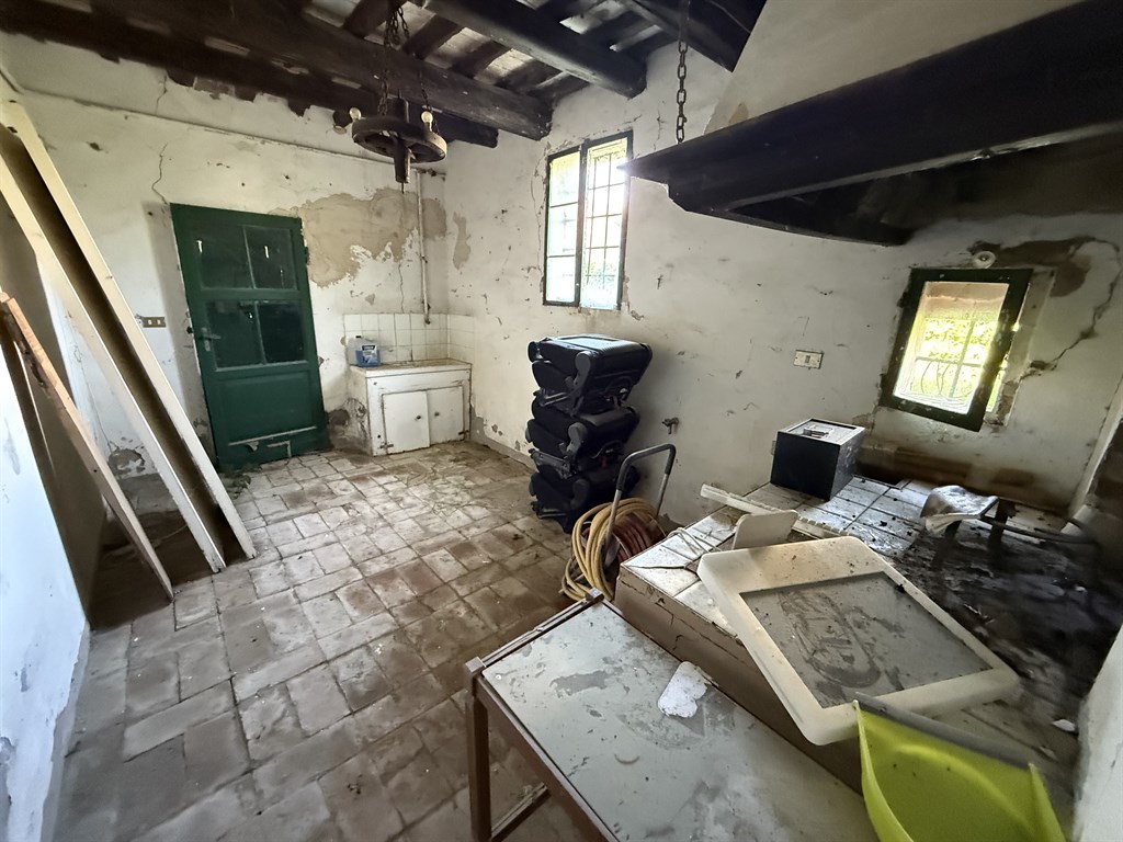 RONCALCECI, RUSTICO DA RISTRUTTURARE