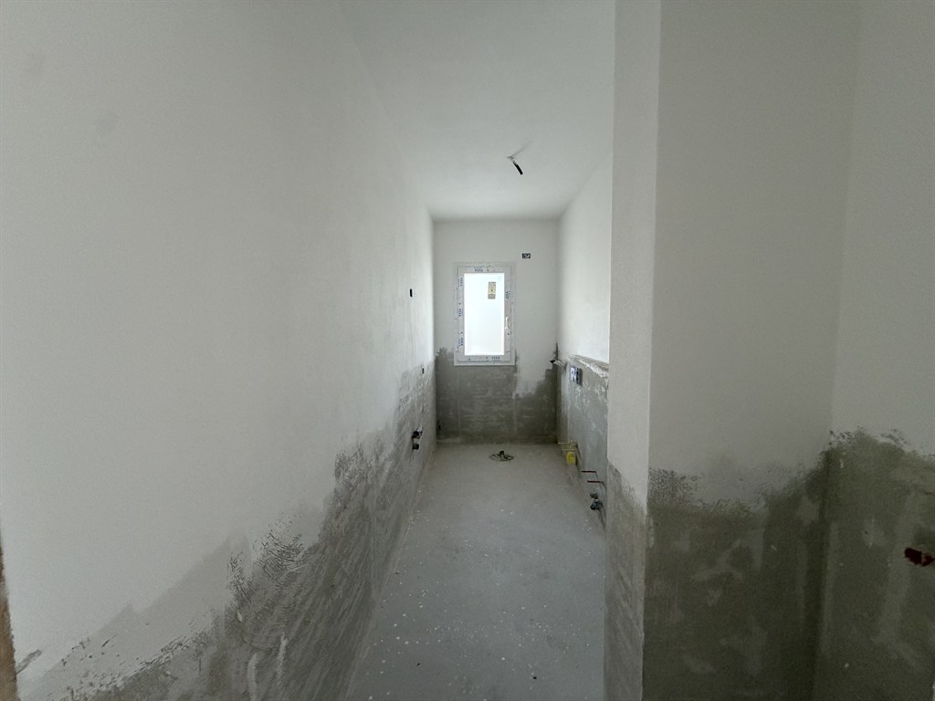 BILOCALE NUOVO CON PORTICO A LIDO D DANTE
