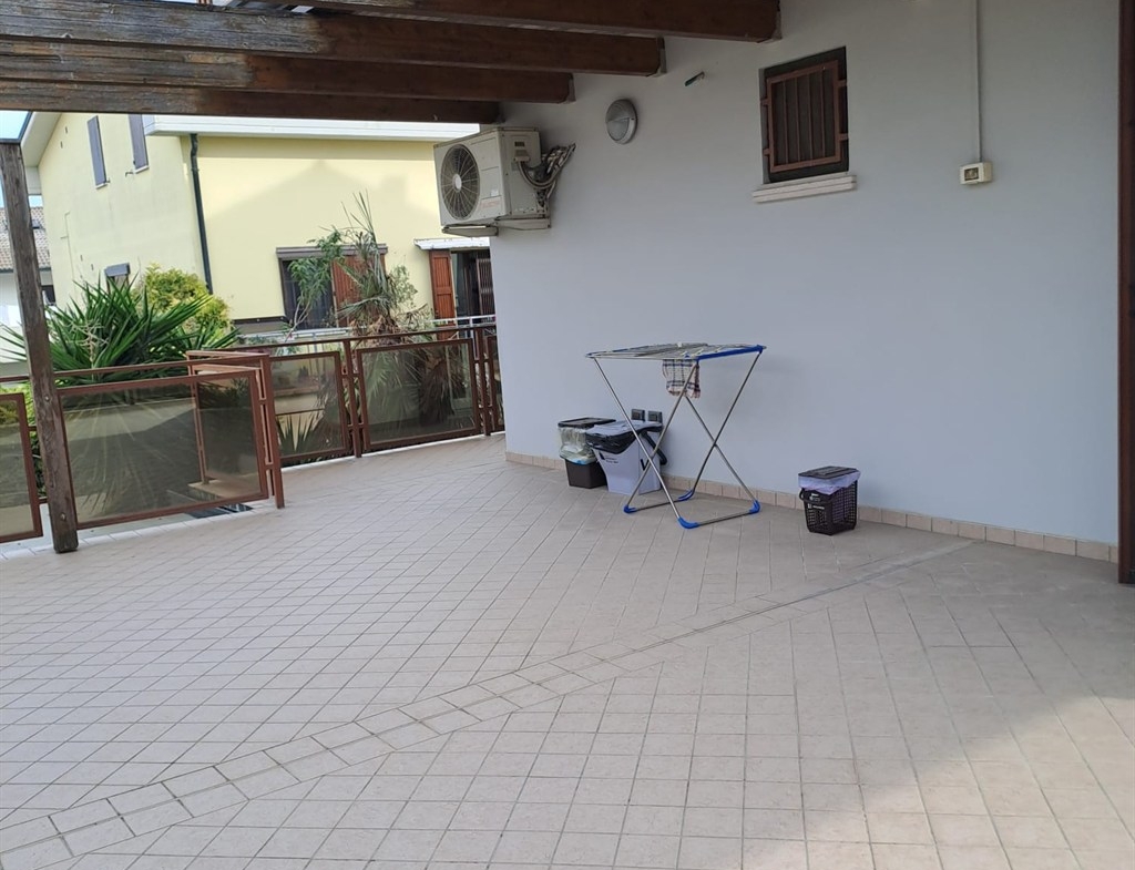 APPARTAMENTO MARINA DI RAVENNA CON AMPIO TERRAZZO E DUE POSTI AUTO
