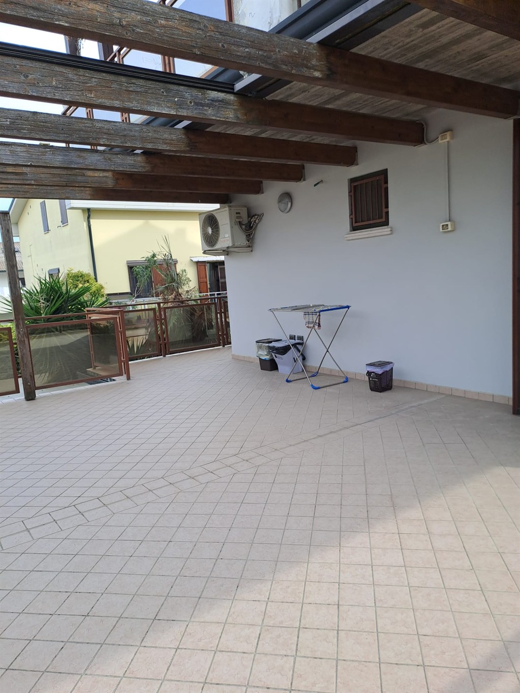 APPARTAMENTO MARINA DI RAVENNA CON AMPIO TERRAZZO E DUE POSTI AUTO