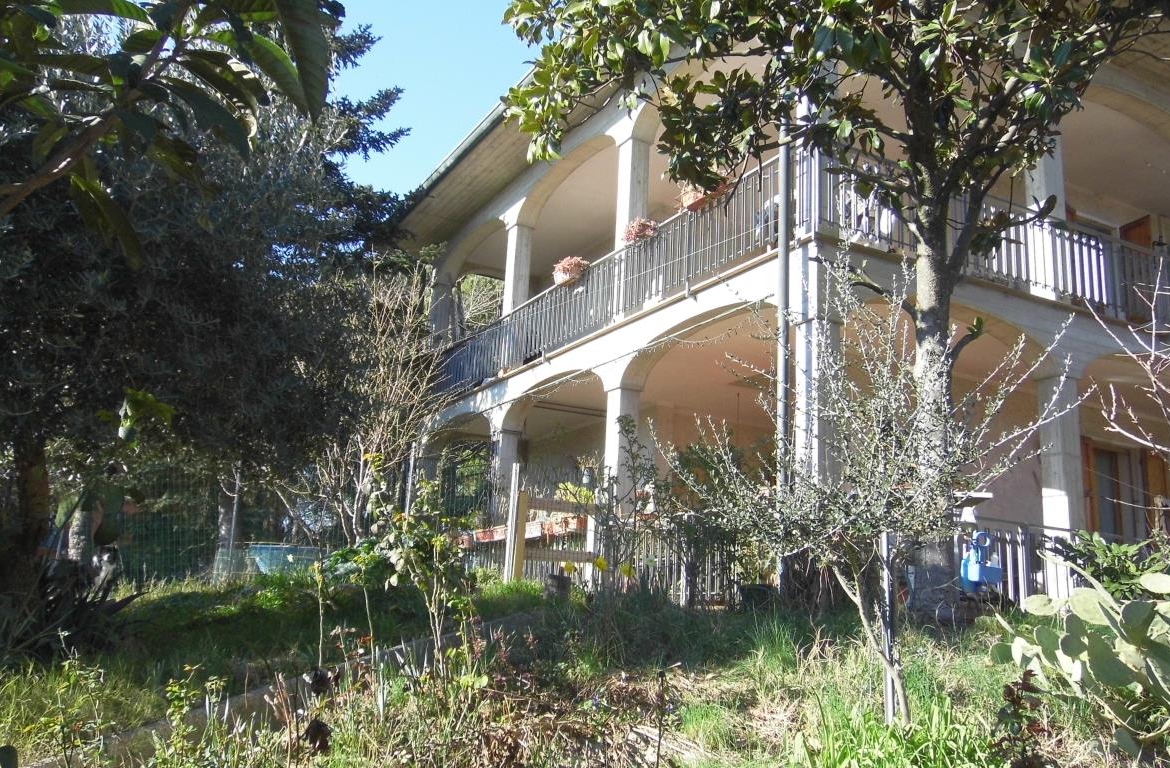 Russi (Ravenna) Capannone Artigianale con appartamenti e servizi