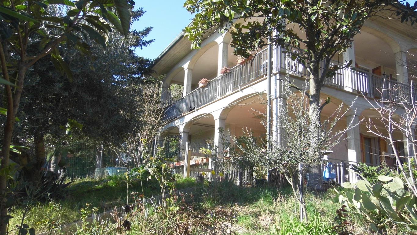 Russi (Ravenna) Capannone Artigianale con appartamenti e servizi
