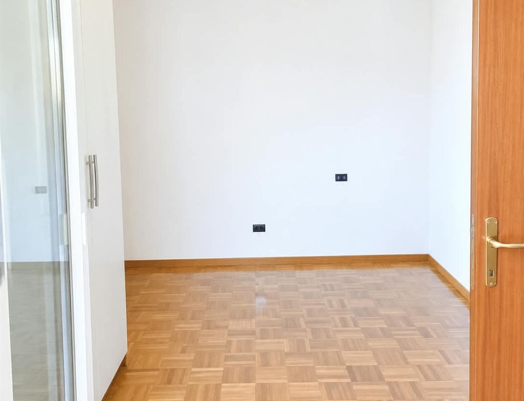 PORZIONE DI VILLETTA AD ANGOLO ZONA BORGO NUOVO/ ESP