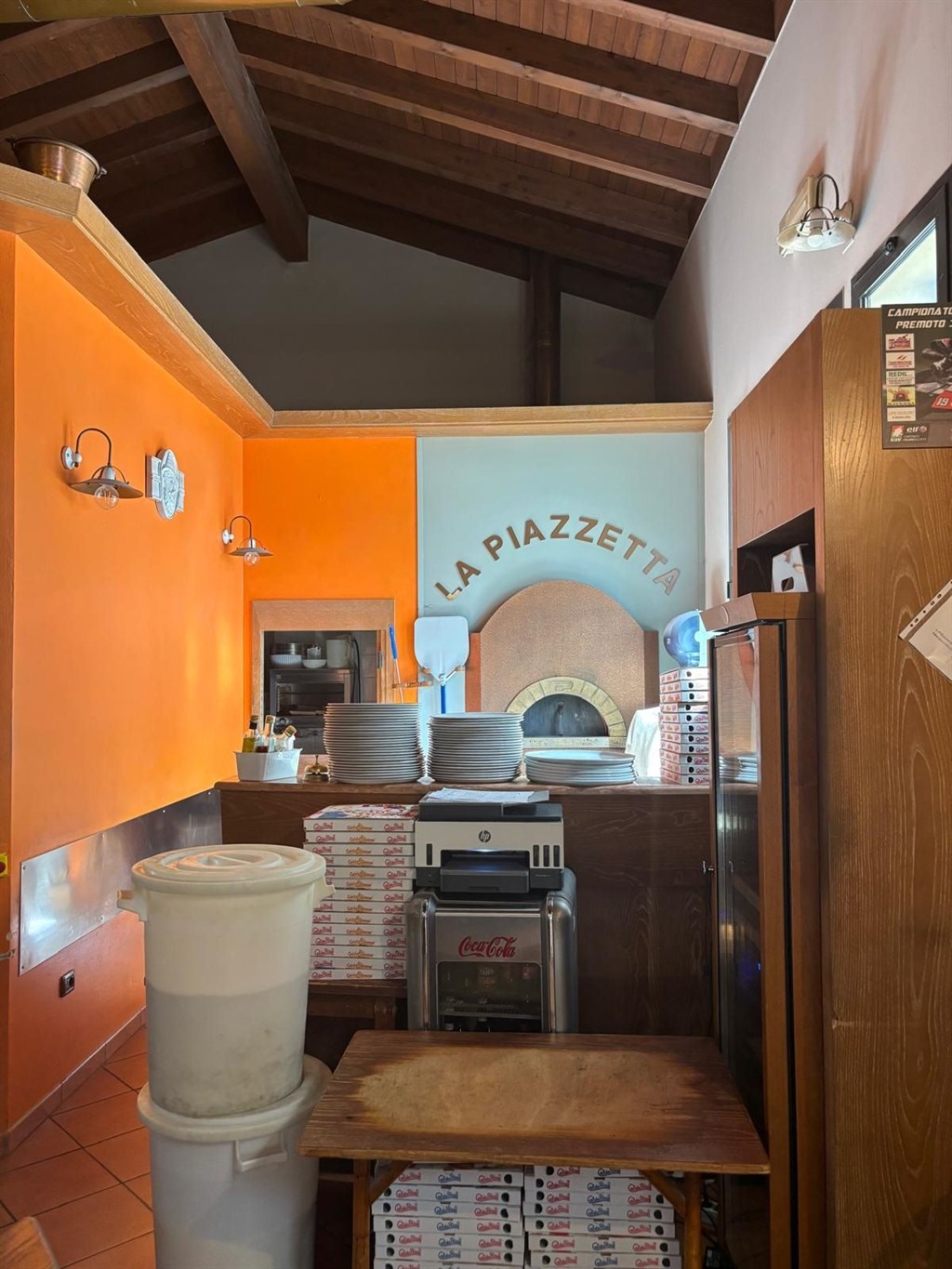 Proponiamo in vendita attività commerciale ( ristorante – pizzeria ) avviatissima con possibilità di acquisto affitto-riscato
