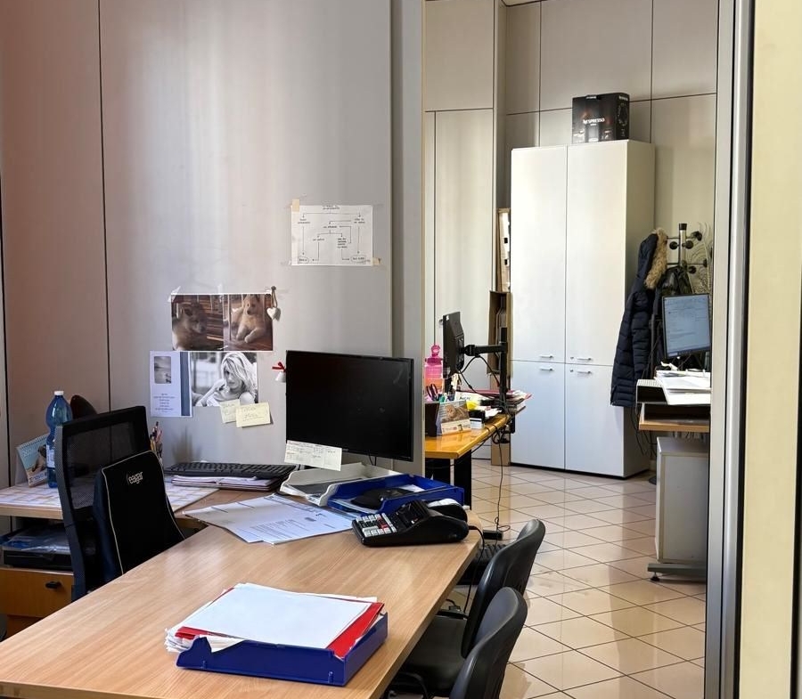 Proponiamo in vendita un intero palazzo in centro uso uffici con possibilità di cambio di destinazione d’uso.