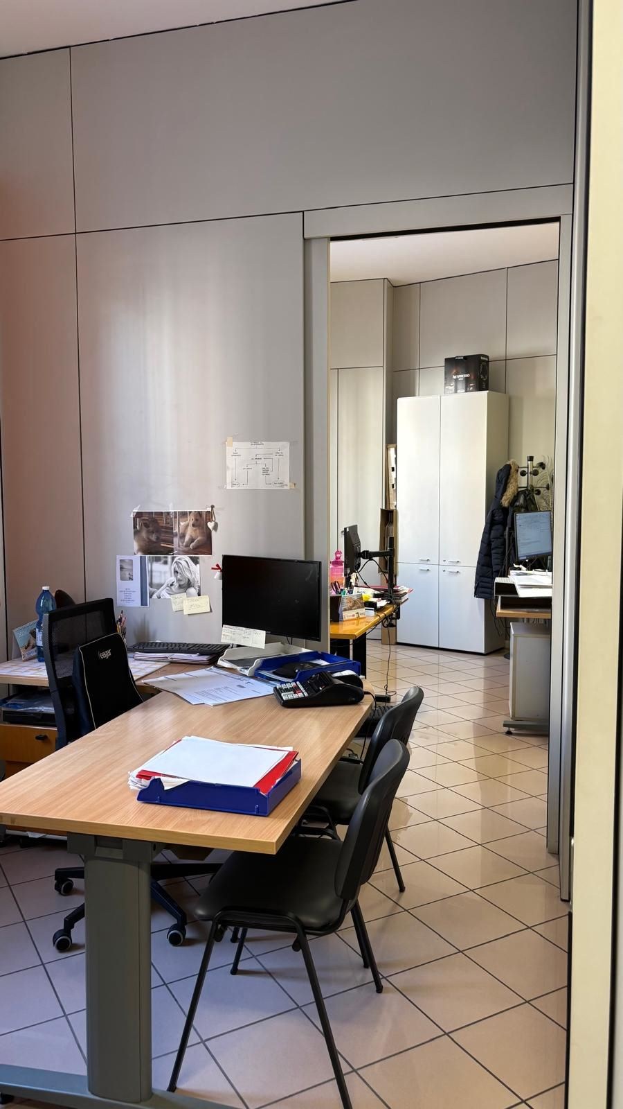 Proponiamo in vendita un intero palazzo in centro uso uffici con possibilità di cambio di destinazione d’uso.