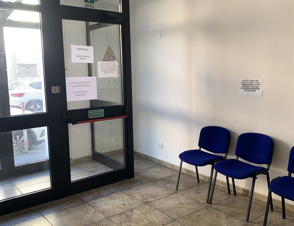 RIF.LG865/BIS    RAVENNA CENTRO STORICO VENDESI AMPIO LOCALE DA RISTRUTTURARE