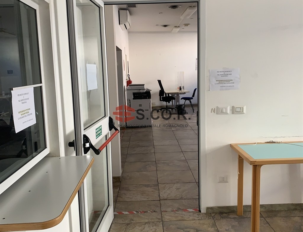 RIF.LG865/BIS    RAVENNA CENTRO STORICO VENDESI AMPIO LOCALE DA RISTRUTTURARE