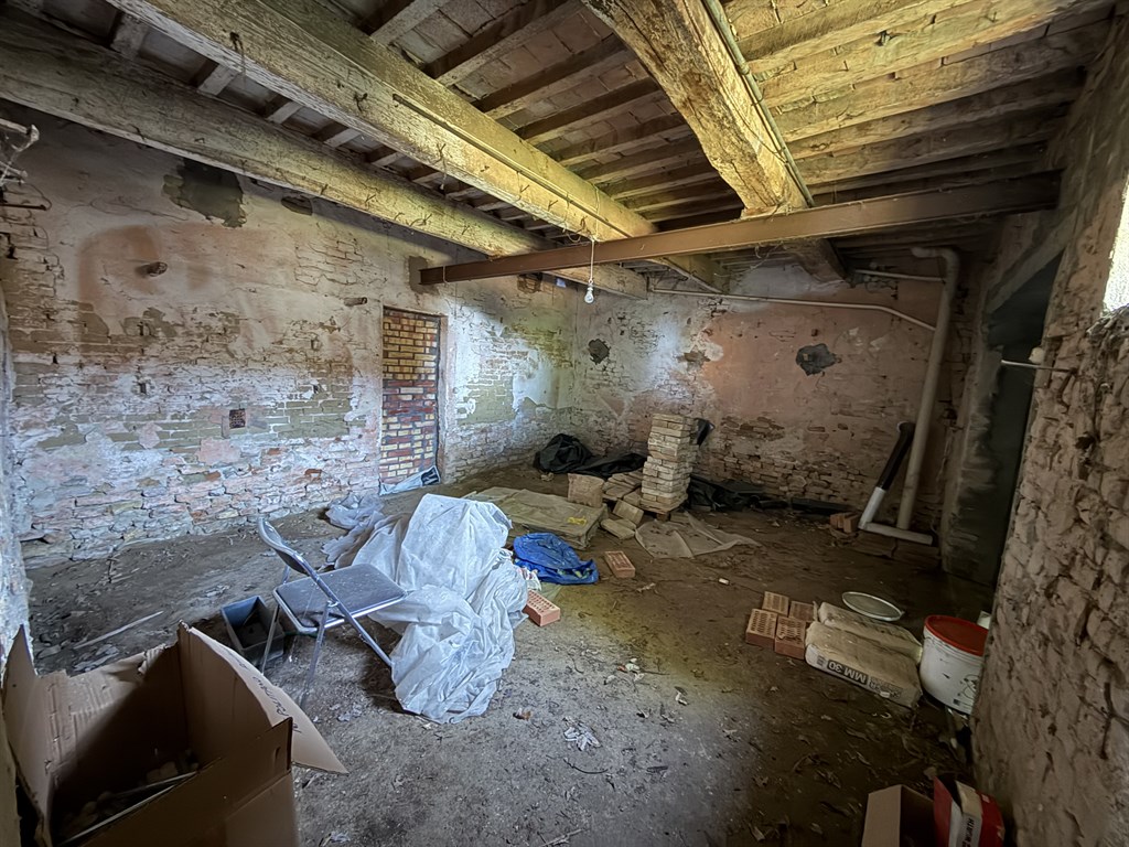 RONCALCECI, RUSTICO DA RISTRUTTURARE