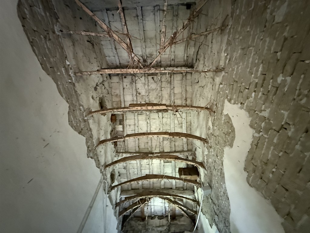 RONCALCECI, RUSTICO DA RISTRUTTURARE