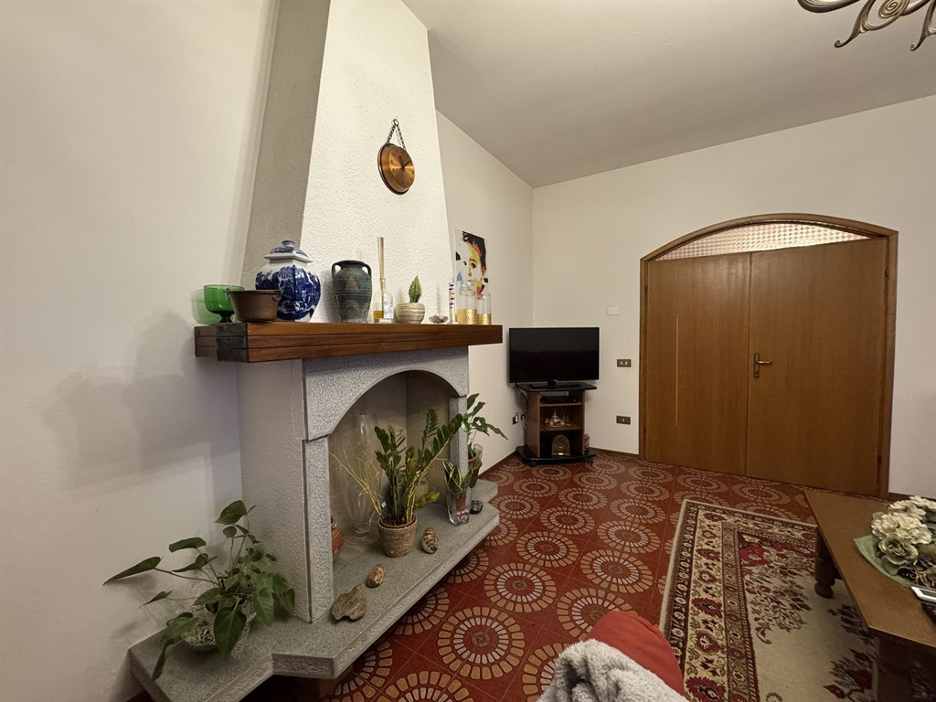 CASA INDIPENDENTE TRA CAMPAGNA E MARE