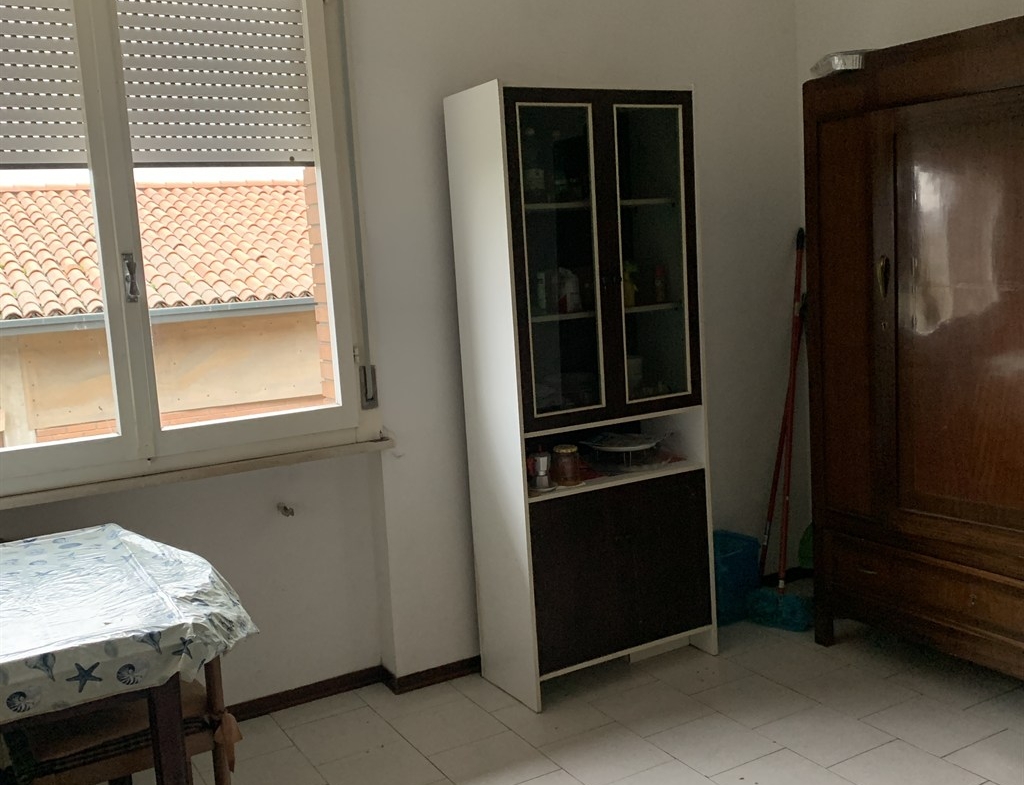 Rif. LG872  RUSSI(RA) vendesi ampia casa indipendente