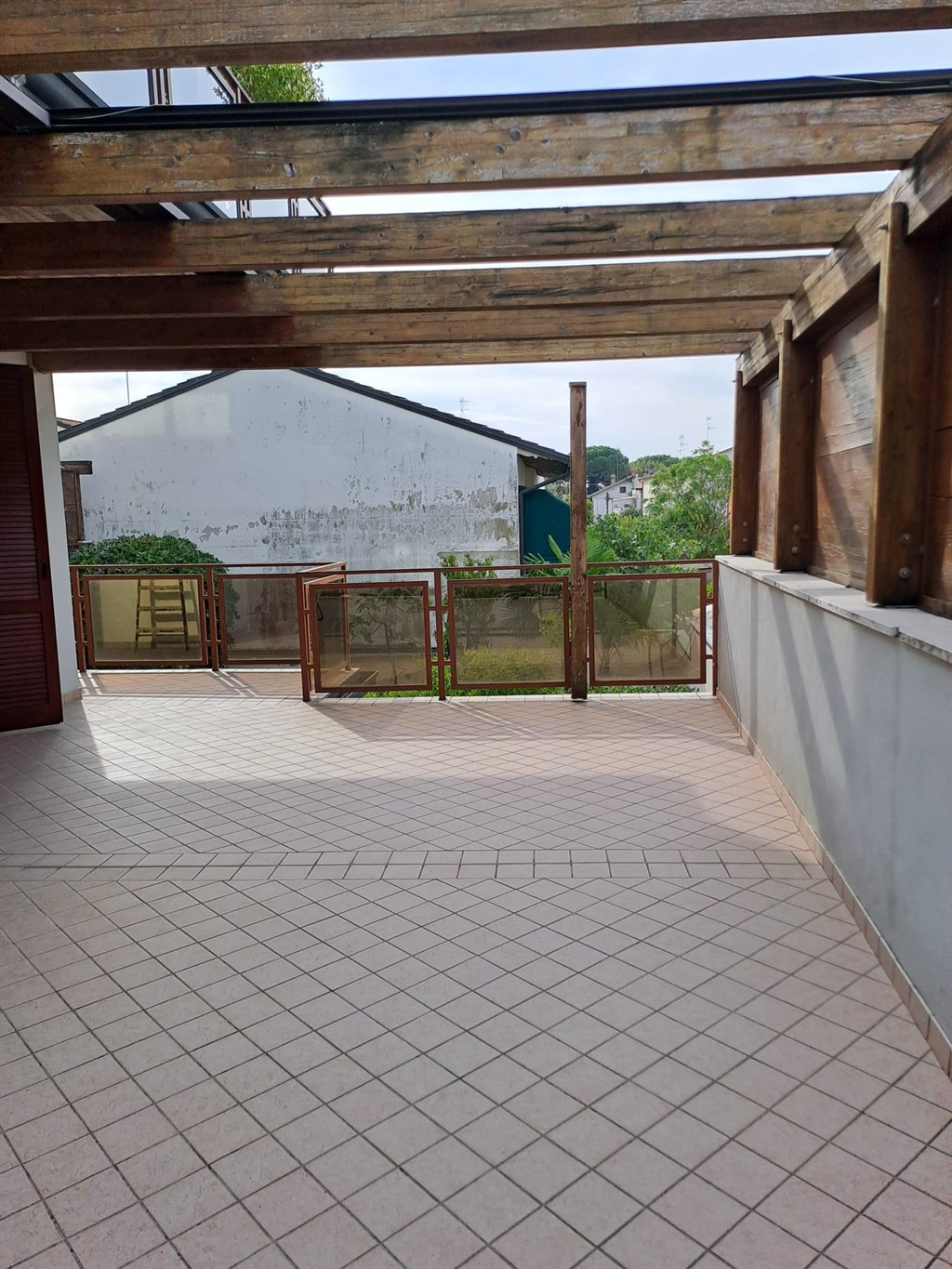 APPARTAMENTO MARINA DI RAVENNA CON AMPIO TERRAZZO E DUE POSTI AUTO