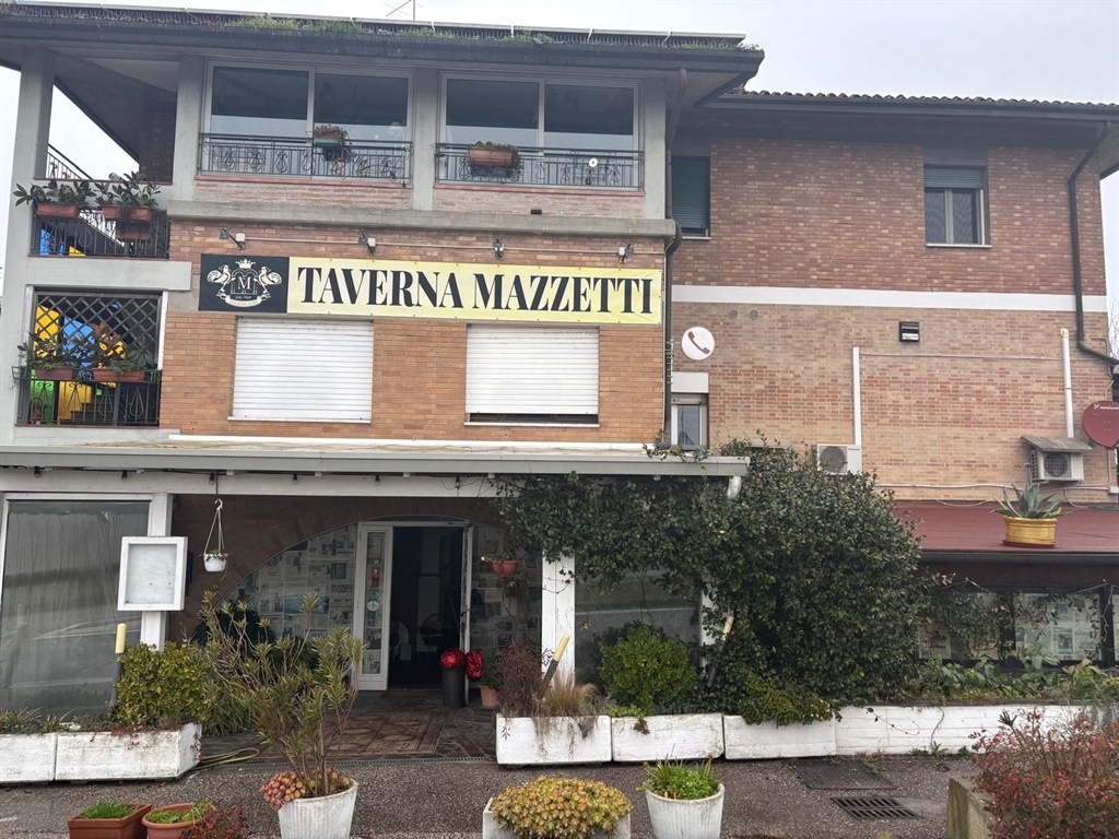 Proponiamo in vendita ampio ristorante