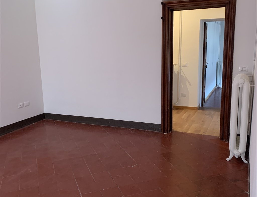 Rif. LG871  – RAVENNA CENTRO STORICO, AFFITTASI AMPIO UFFICIO