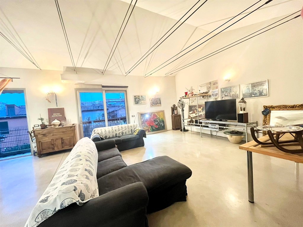 LOFT NEL CUORE DEL BORGO SAN BIAGIO, AMPIO E LUMINOSO