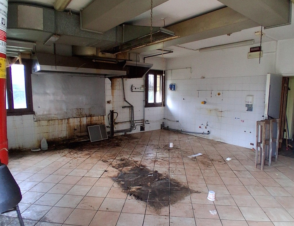 SG480 – FORNACE ZARATTINI (RAVENNA) VENDESI EX RISTORANTE CON PISCINA E AMPIO PARCHEGGIO