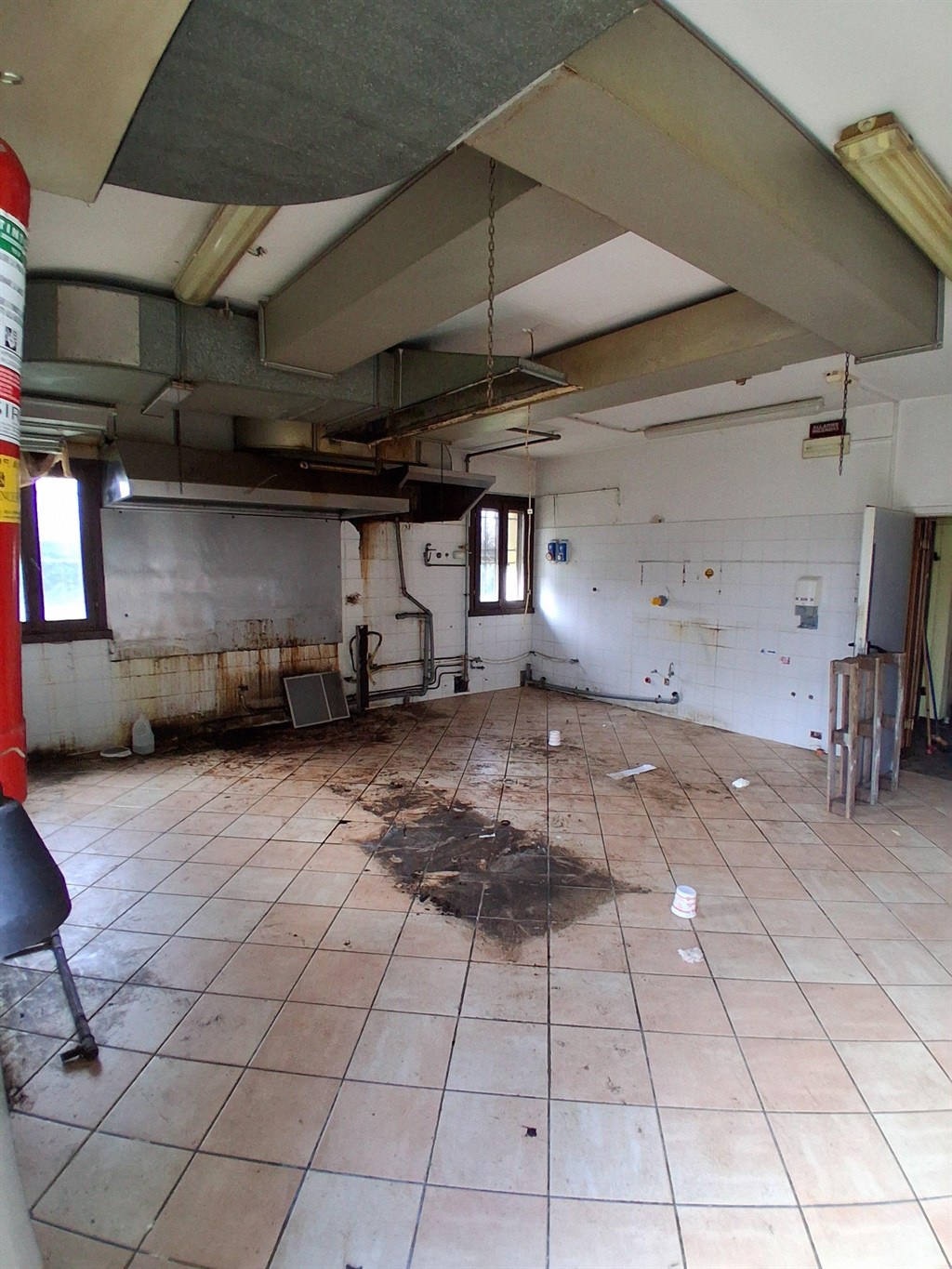 SG480 – FORNACE ZARATTINI (RAVENNA) VENDESI EX RISTORANTE CON PISCINA E AMPIO PARCHEGGIO