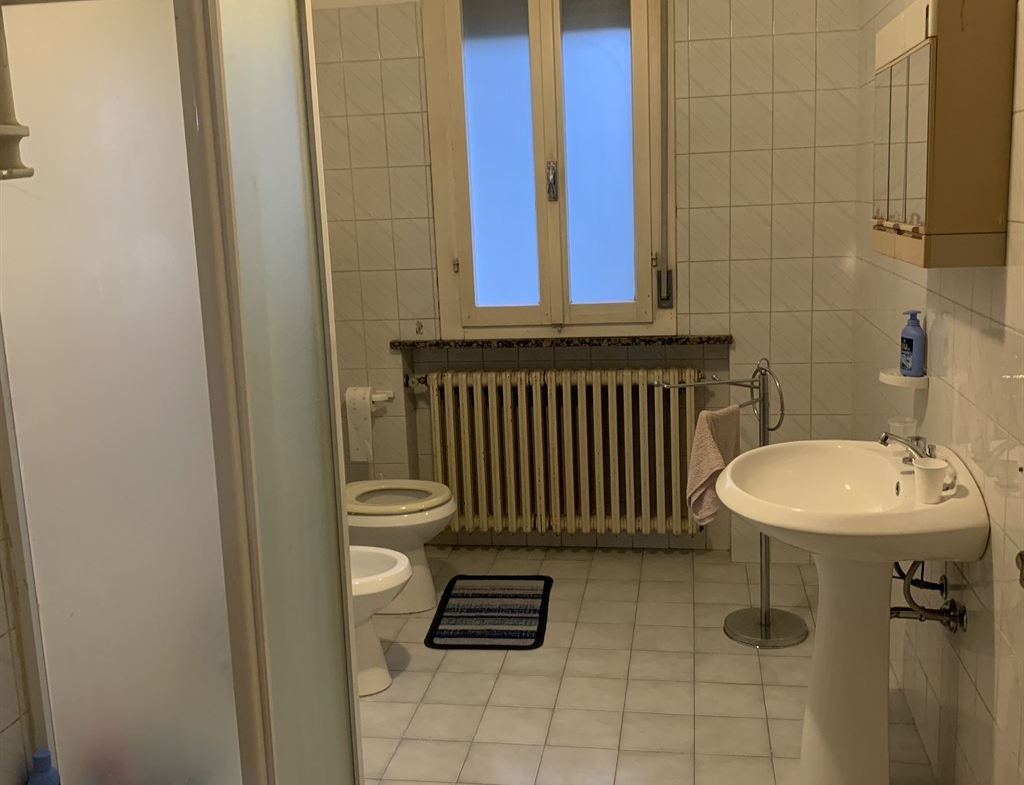 Rif. LG872  RUSSI(RA) vendesi ampia casa indipendente