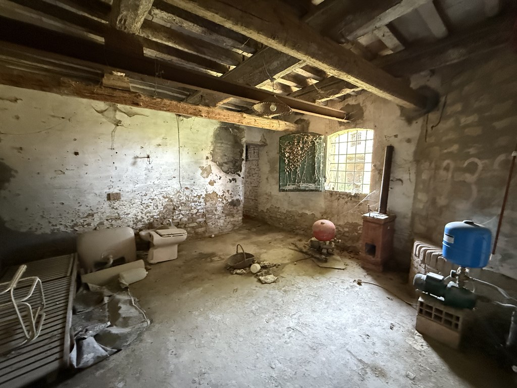 RONCALCECI, RUSTICO DA RISTRUTTURARE