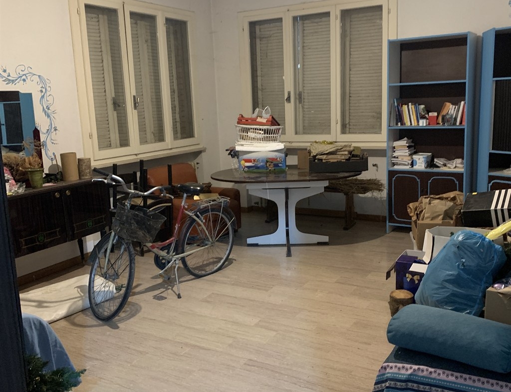 Rif. LG872  RUSSI(RA) vendesi ampia casa indipendente