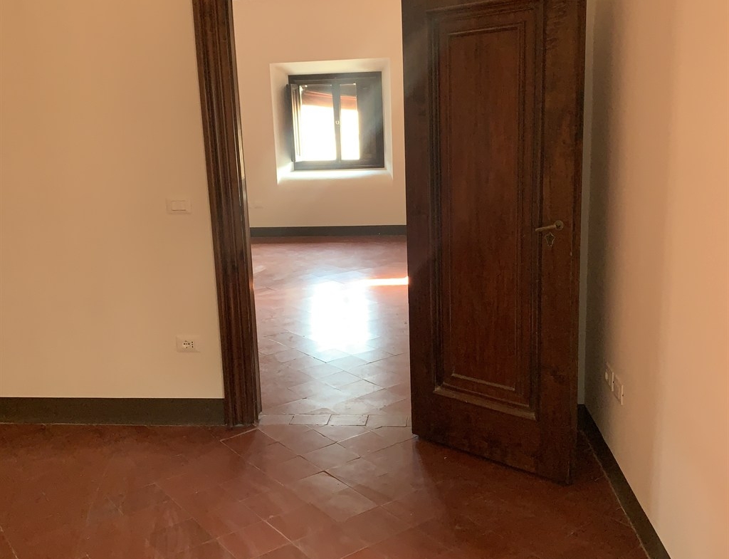 Rif. LG871  – RAVENNA CENTRO STORICO, AFFITTASI AMPIO UFFICIO