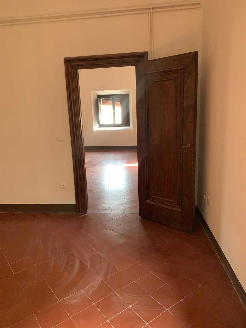Rif. LG871  – RAVENNA CENTRO STORICO, AFFITTASI AMPIO UFFICIO