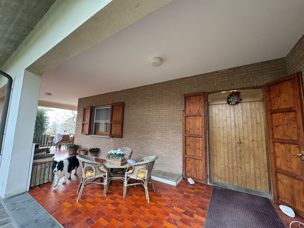 CASA INDIPENDENTE TRA CAMPAGNA E MARE