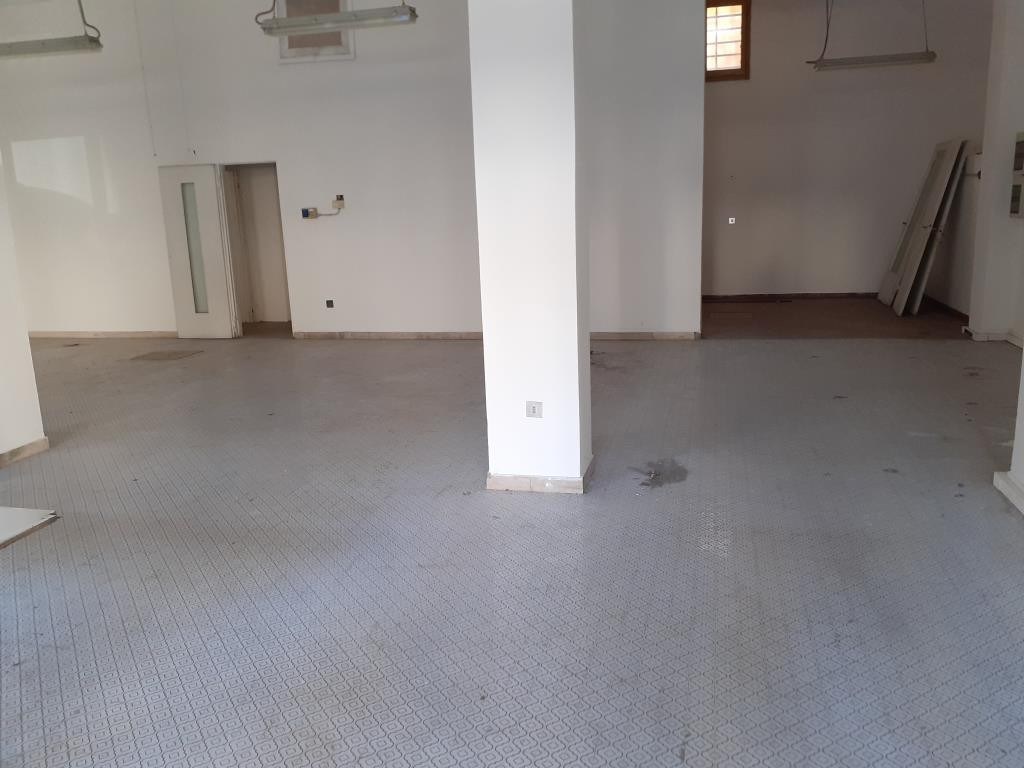 NEGOZIO – Ravenna Via Ravenna – zona centrale, vicino Conad Cesarea