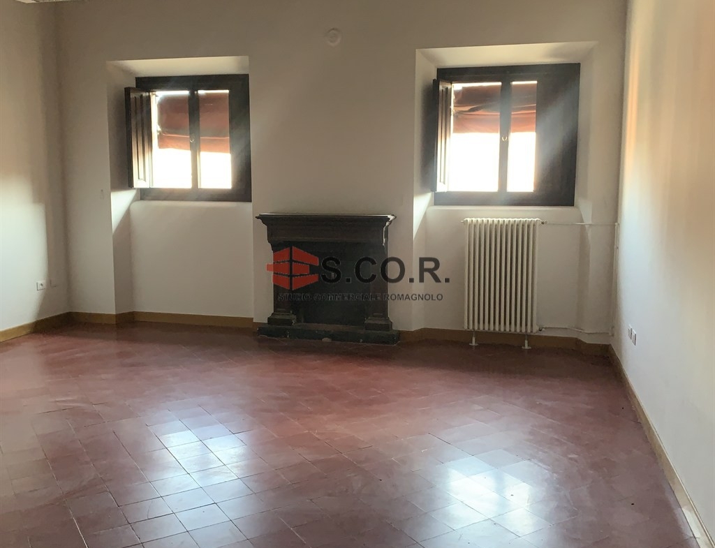 Rif. LG871  – RAVENNA CENTRO STORICO, AFFITTASI AMPIO UFFICIO