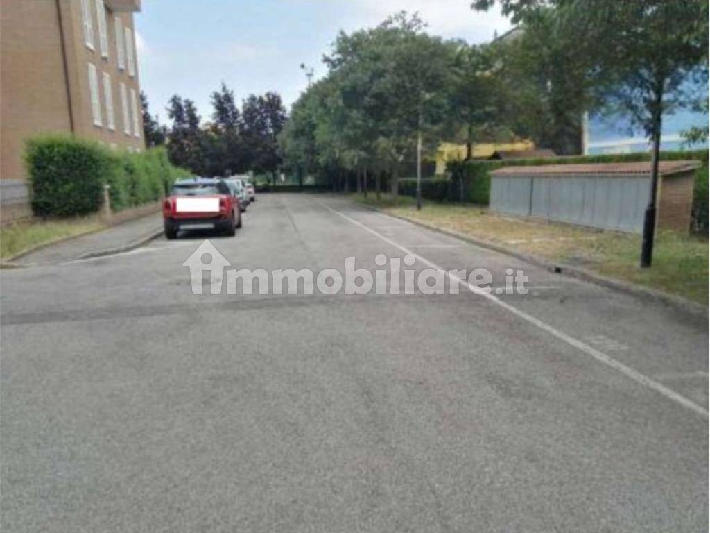 POSTI AUTO IN VIA BOVINI
