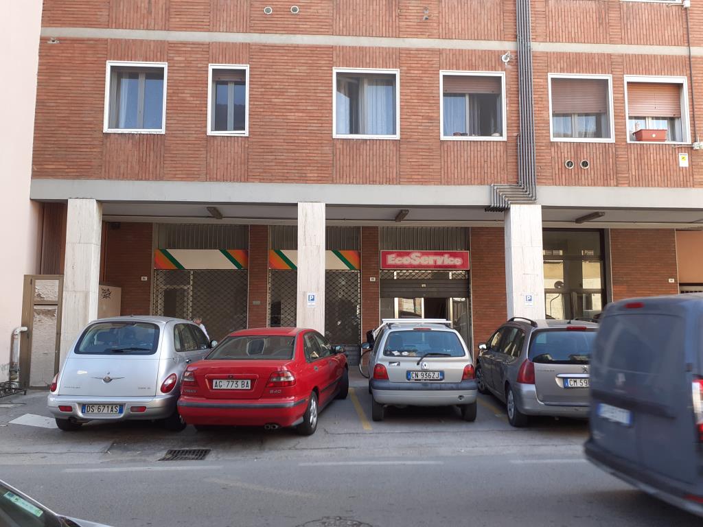 NEGOZIO – Ravenna Via Ravenna – zona centrale, vicino Conad Cesarea